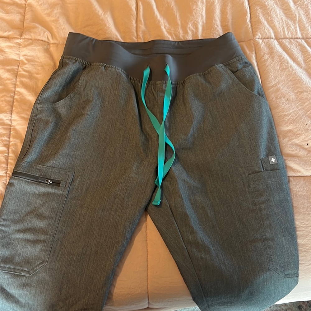 Figs Graphite Yola Skinny with Yoga waistband scrubs
